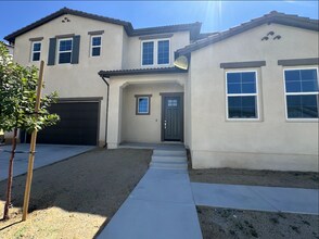 24392 Calle La Roca in Santa Clarita, CA - Foto de edificio - Building Photo