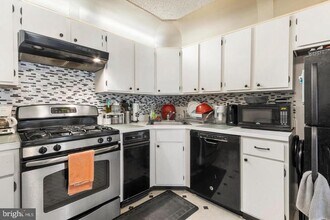 27 Mendrey Ct in Trenton, NJ - Building Photo - Building Photo