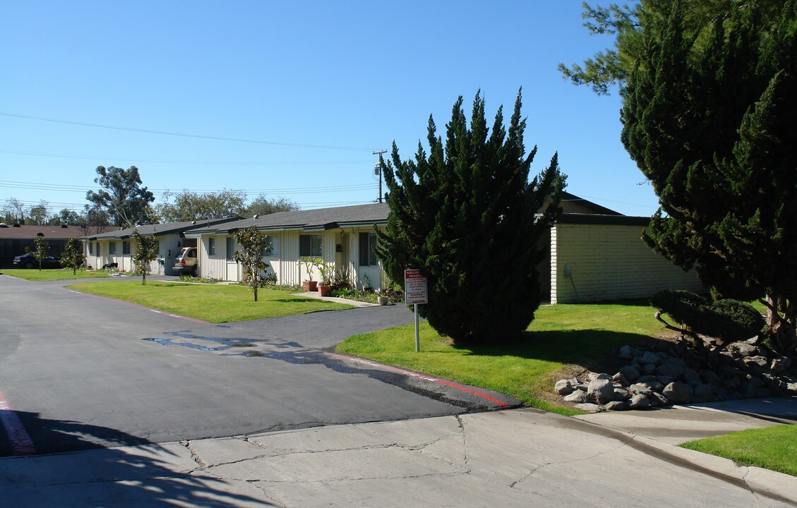 1053 Meadowlake Dr in Vista, CA - Building Photo