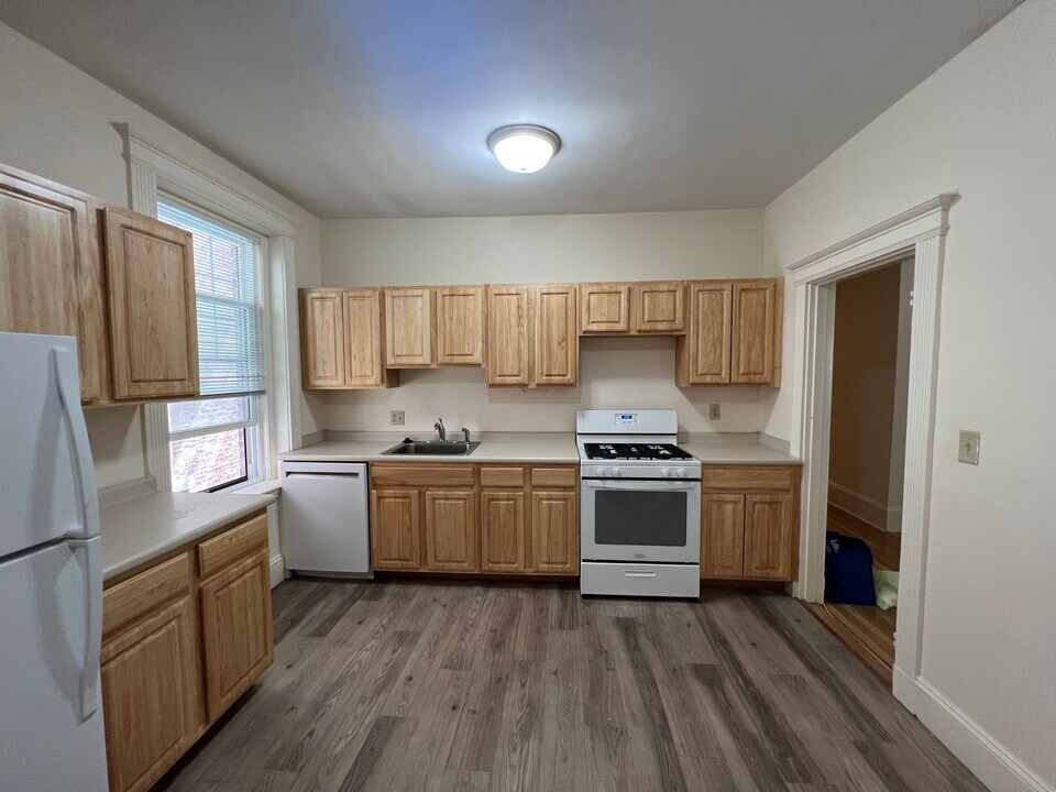 73 Longwood Ave, Unit 1F in Brookline, MA - Foto de edificio