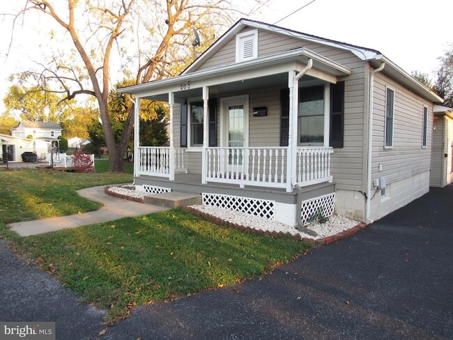 property at 203 W 5th Ave