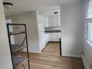 296 Old Farmingdale Rd in West Babylon, NY - Building Photo - Building Photo