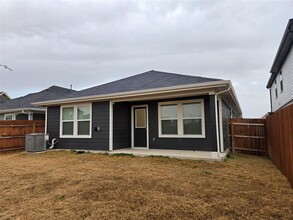 129 Gerasa Dr in Uhland, TX - Building Photo - Building Photo