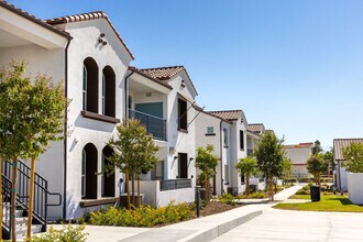 The Charlie Perris in Perris, CA - Foto de edificio - Building Photo