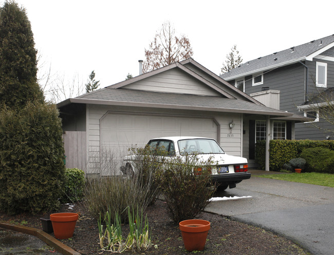 7835 SW 74th Ave in Portland, OR - Foto de edificio - Building Photo