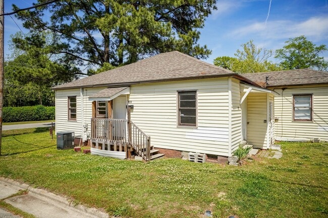 909 S McKay Ave in Dunn, NC - Building Photo - Building Photo