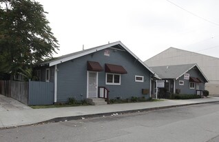 400-410 S Philadelphia St in Anaheim, CA - Building Photo