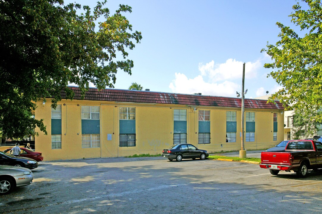 Barbara Gardens Apartments in Miami, FL - Foto de edificio