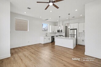 203 Danna Ln, Unit A in Houston, TX - Building Photo - Building Photo