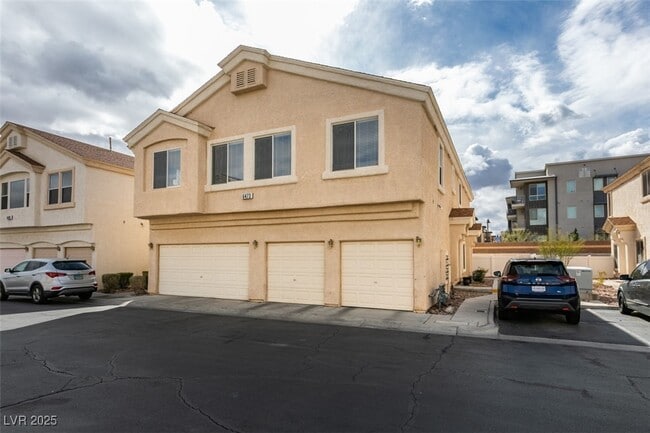 6473 Stone Dry Ave in Henderson, NV - Building Photo - Building Photo