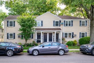 The Estates at Bayside in Oakland Gardens, NY - Building Photo - Building Photo