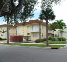 16150 NE 21st Ave in Miami, FL - Building Photo - Building Photo