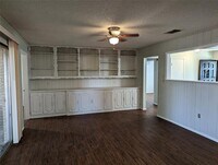 2111 Laura Ln photo'