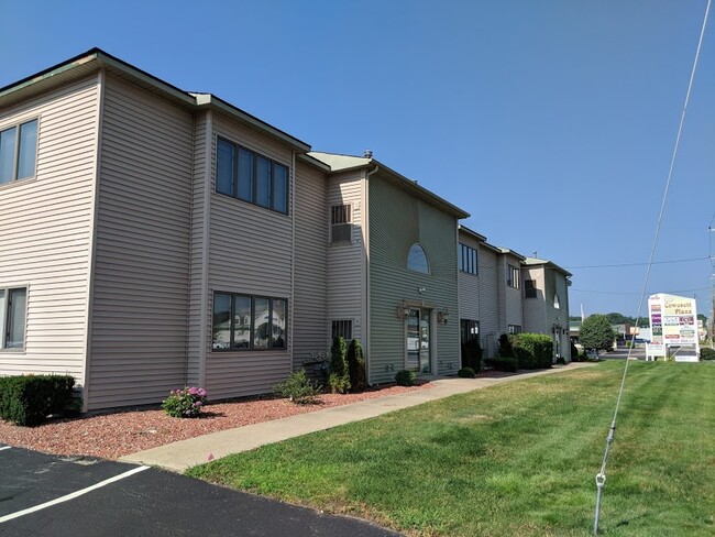 293 Cowesett Ave, Unit 7 in West Warwick, RI - Foto de edificio - Building Photo