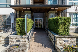 7488 Byrnepark Walk in Burnaby, BC - Building Photo - Building Photo