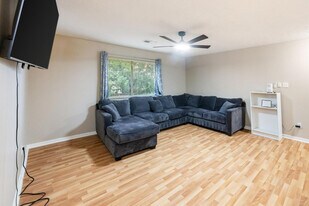 9350 Starfire Ln in Houston, TX - Building Photo