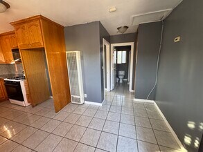 9603 Kauffman Ave, Unit Back Apartment in South Gate, CA - Building Photo - Building Photo