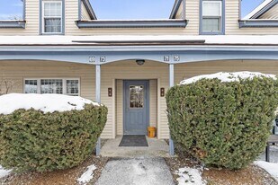 73 Kennedy Dr in North Chelmsford, MA - Building Photo