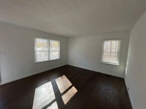 4296 Pineview Dr in Powder Springs, GA - Building Photo - Building Photo