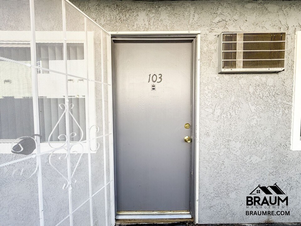6612 Sylmar Ave in Los Angeles, CA - Building Photo