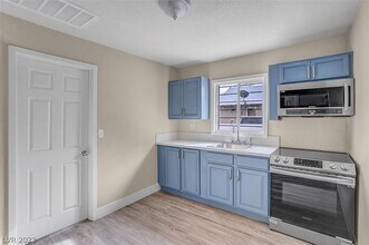 1815 Stanford St in North Las Vegas, NV - Building Photo - Building Photo