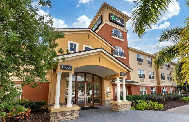 Furnished Studio-Orlando - Maitland - Summ in Orlando, FL - Building Photo - Building Photo