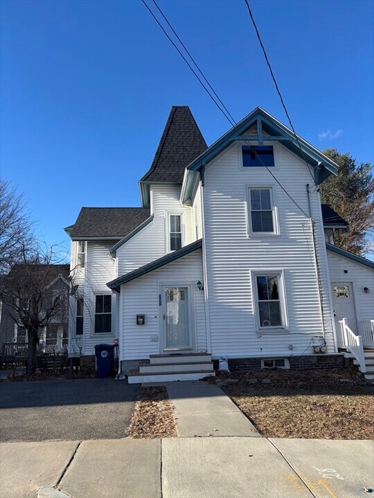 343 Linwood Ave, Unit #1 in Newton, MA - Foto de edificio