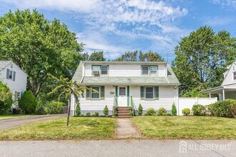 7 Walnut St in Edison, NJ - Building Photo - Building Photo