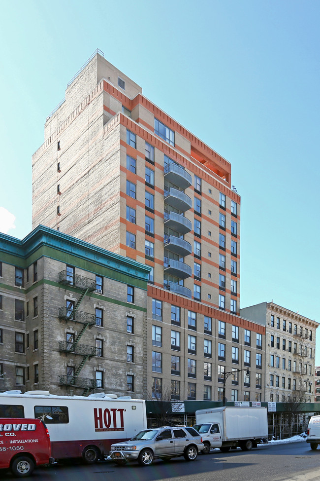 352 W 110th St in New York, NY - Building Photo - Building Photo