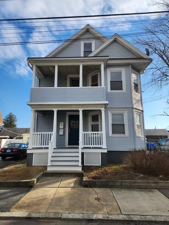 116 Greenwood St in Cranston, RI - Building Photo