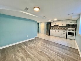 593 Ridgeway Ave in Oshawa, ON - Building Photo