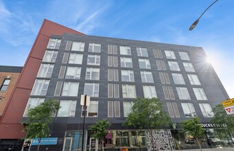 1923 N Western Ave, Unit 605 in Chicago, IL - Building Photo - Building Photo