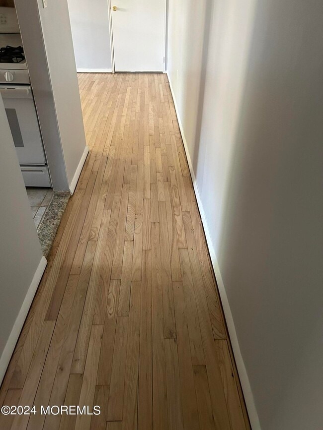 4 Windsor Terrace in Freehold, NJ - Building Photo - Building Photo