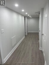 104 Marsellus Dr in Barrie, ON - Building Photo - Building Photo