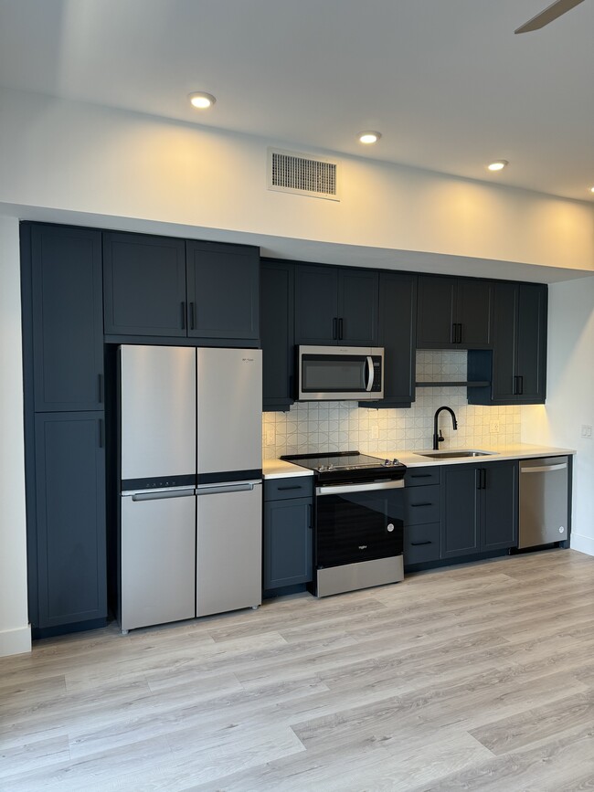 163 NW 26th St, Unit A1 in Miami, FL - Foto de edificio - Building Photo
