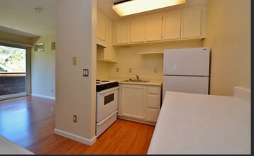 190 Union St, Unit Unit B in San Rafael, CA - Foto de edificio - Building Photo