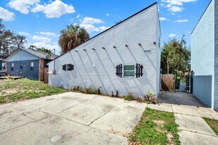 8606 N Semmes St, Unit 4-C in Tampa, FL - Building Photo