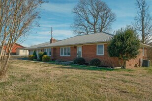 142 China Grove Rd in Rutherford, TN - Building Photo
