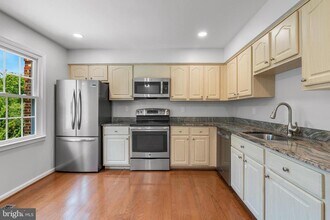 8589 Raglan Rd in Vienna, VA - Building Photo - Building Photo
