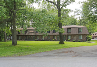 Lent Court in Schenectady, NY - Building Photo - Building Photo