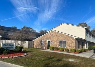 Oakridge Townhouses in North Charleston, SC - Foto de edificio - Building Photo