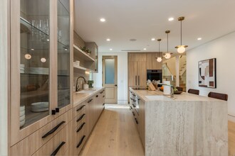 1161 Stearns Dr in Los Angeles, CA - Foto de edificio - Building Photo