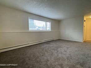 2746 W 42nd Ave in Anchorage, AK - Building Photo - Building Photo
