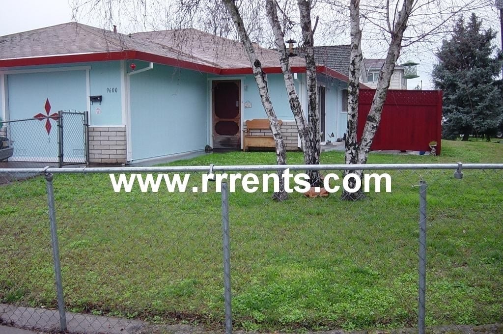 9600 La Nuez Dr in Elk Grove, CA - Building Photo