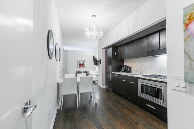 95 Wall St-Unit -1408 in New York, NY - Building Photo - Building Photo