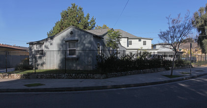 6027-6043 Hayes Ave in Los Angeles, CA - Building Photo - Building Photo