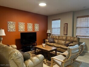 9065 Albion Ln N in Naples, FL - Foto de edificio - Building Photo