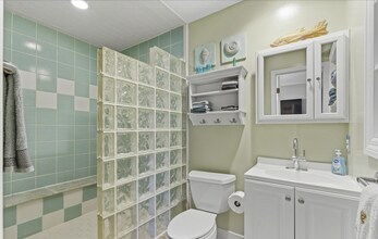 1811 Eastern Dr, Unit 1811 Eastern Dr. in Jacksonville Beach, FL - Foto de edificio - Building Photo