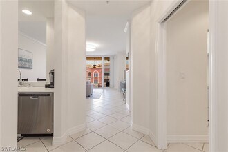 410 Bayfront Pl in Naples, FL - Building Photo - Building Photo