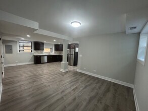 1143 Maple, Unit 918-GDN in Evanston, IL - Building Photo - Building Photo